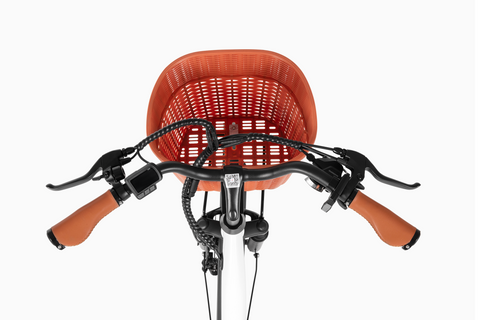 Overzicht van het stuur van de DYU C6 Pro met oranje mand en luxe handvatten. Overzicht van het stuur van de DYU C6 Pro met oranje mand en luxe handvatten.