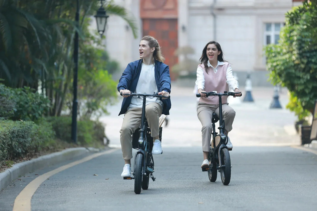 DYU C2 vouw e-bike fietspad comfort gids in Nederlandse stad