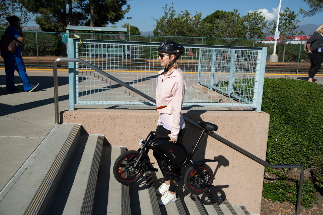 DYU D3S e-bike zadelhoogte gids Nederland op een fietspad
