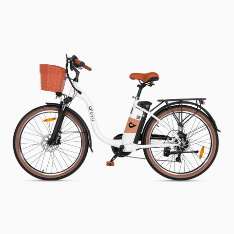 DYU C6 Pro elektrische fiets met oranje mand en bruin zadel voor dagelijkse ritten.