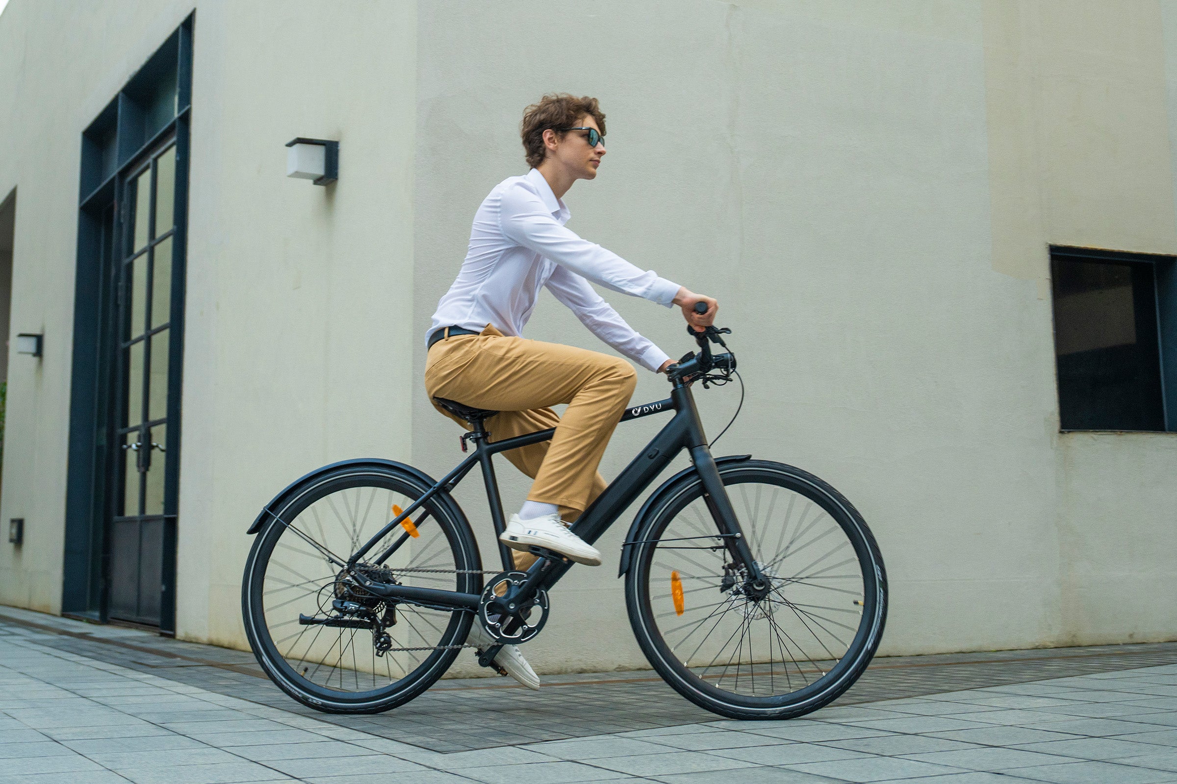 DYU Cycle eBike in Urban Setting